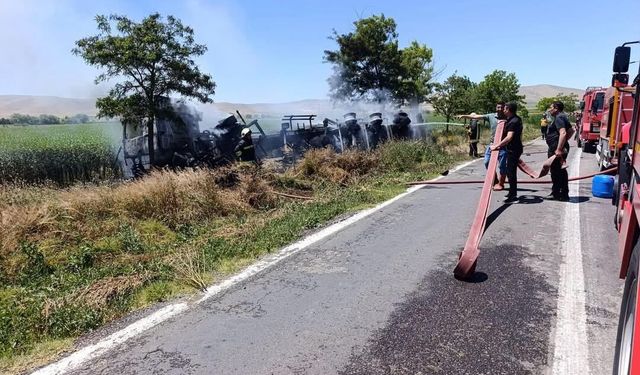 Konya'da tanker devrilip alev aldı