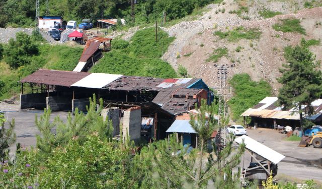 Maden ocağında mahsur kalan işçiye ulaşma çalışmaları devam ediyor