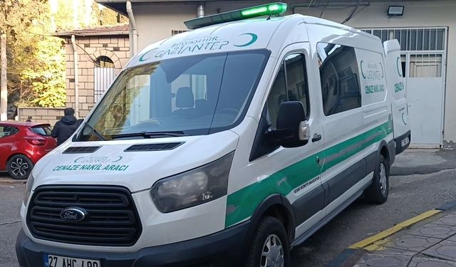 Mendil satarken, kavgada bıçaklanarak öldürüldü