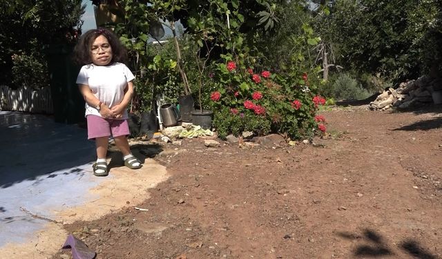 MPS hastası Ezgi, bozuk toprak yol nedeniyle eve hapsoldu