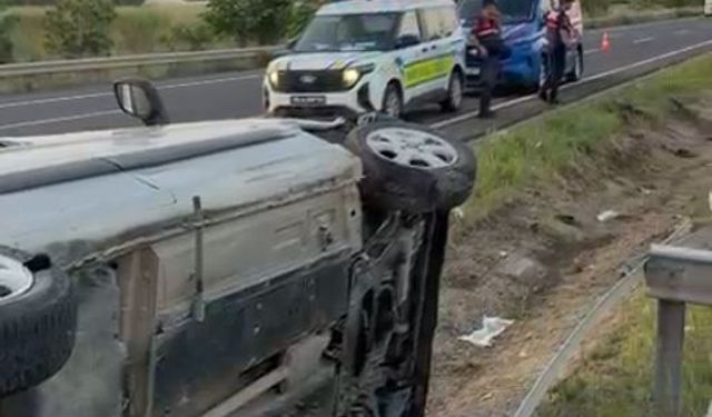 Polatlı’da feci kaza: Otomobil refüje çarpıp takla attı, 2 yaralı