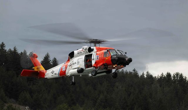 Sahil Güvenlik helikopteri, eğitim uçuşu sırasında düştü