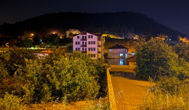 Sakarya'da sağanakta dere taştı
