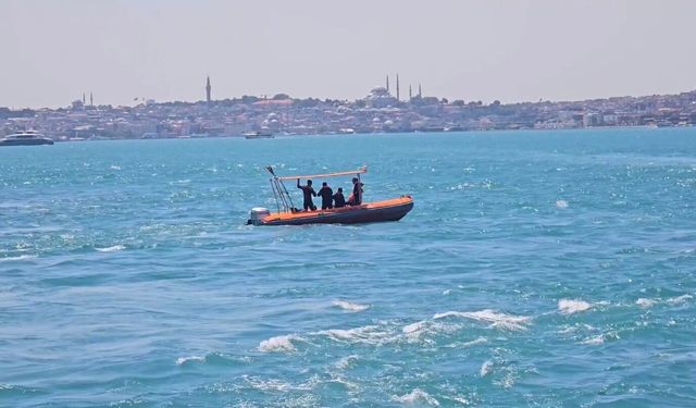 Üsküdar’da Denizde Görülen Kişi İçin Arama Çalışmaları Sürüyor