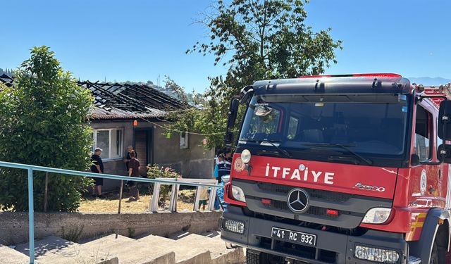 Yaşadığı evi ateşe verip kaçtı