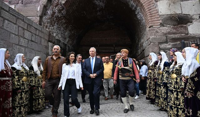 Ankara Kalesi’nde Şenlik Coşkusu: Tarih, Kültür ve Sanat Bir Araya Geldi