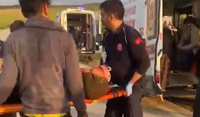 Polatlı'da tarım işçilerini taşıyan minibüs şarampole devrildi: 4 yaralı
