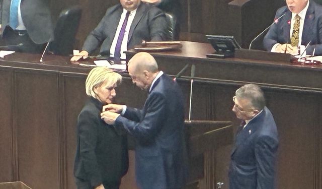 Nimet Özdemir'in AKP'ye Katılmasına Tepkiler!