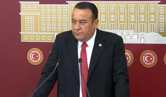 Beker CHP'den istifa ettiğini duyurdu