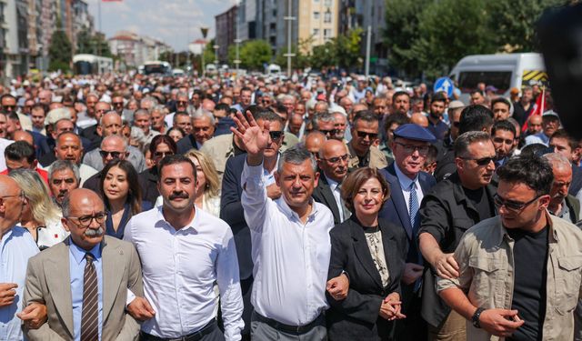 "Bu millet çaresiz değildir, seçeneksiz değildir"
