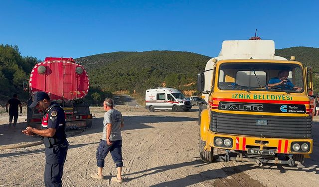 Bursa'da Eski Çöp Depolama Alanında Yangın: Rüzgar Müdahaleyi Zorlaştırıyor