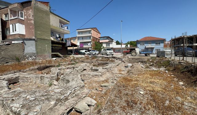 Bursa'da Roma hamamı kalıntıları kaderine terk edildi: Tarihi alan çöplüğe döndü