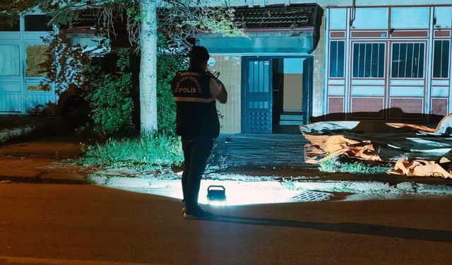 Eşi eve almadı, çatıdan girmeye çalışırken düştü!