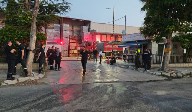 Eskişehir'de plastik fabrikasında yangın: 1 işçi hastaneye kaldırıldı
