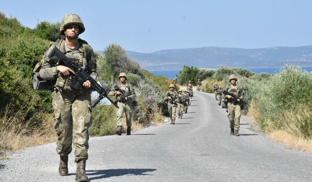 Geleceğin astsubayları zorlu tatbikatlarla göreve hazırlanıyor