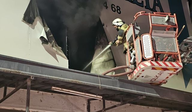 İnegöl'de mobilya fabrikasında korkutan yangın
