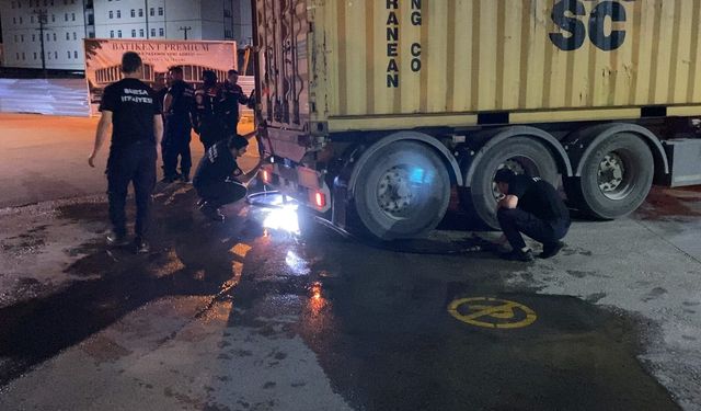 İnegöl’de TIR’ın freni alev aldı: Sürücü 10 kilometre itfaiyeye kadar sürdü