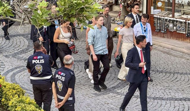 İzlanda Başbakanı Frostadottir Ankara Kalesi'ni ziyaret etti