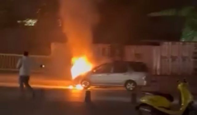 Kağıthane’de Seyir Halindeki Otomobil Alevlere Teslim Oldu