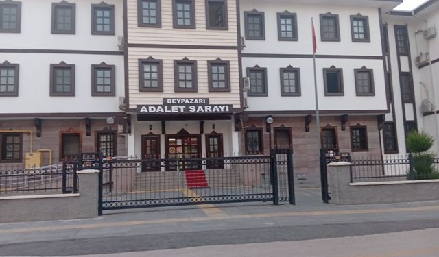 Kayınpederi ve kayınvalidesini öldürdü