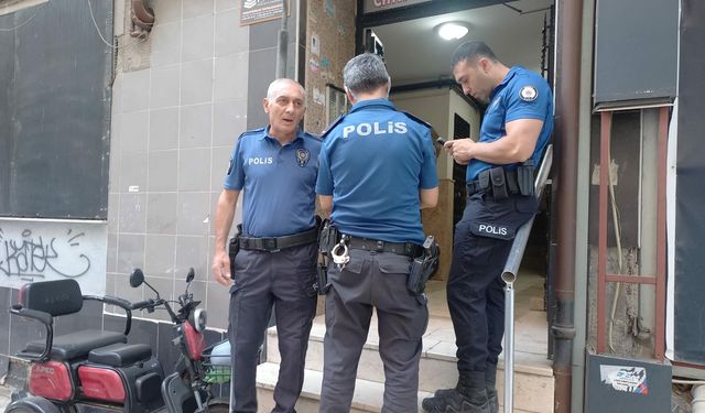 Kötü kokular gelen dairesinde ölü bulundu