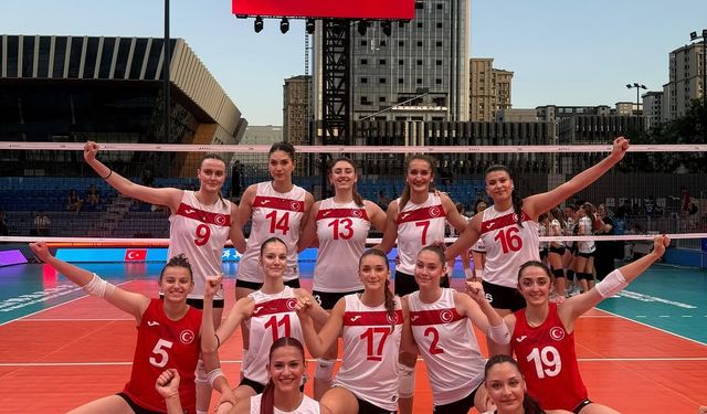 Liseli milli voleybolcular dünya şampiyonluğu için mücadele ediyor