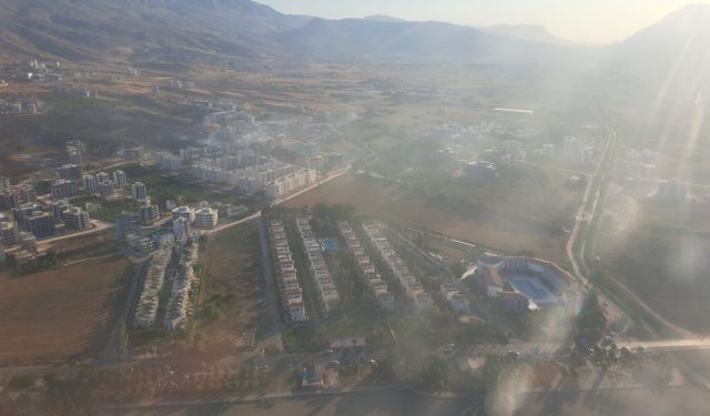 Mersin'de yerleşim yerine yakın orman yangını kontrol altına alındı