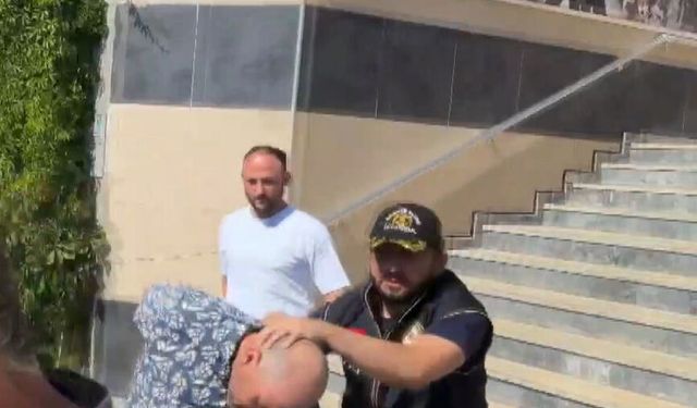 Otomobilden para çalan şüpheli kamerada