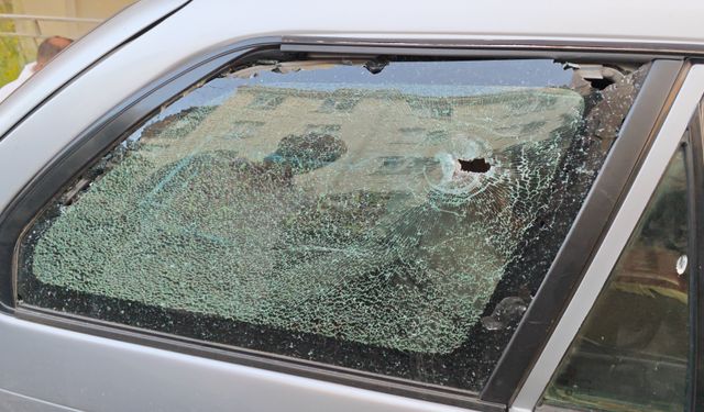 Park halindeki 2 otomobile 5 kurşun isabet etti