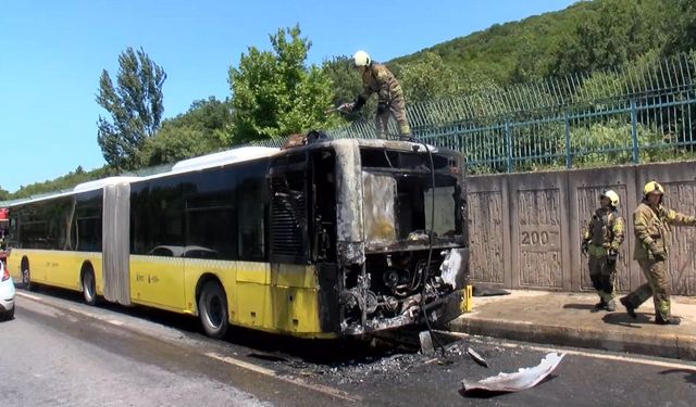 Seyir halindeki İETT otobüsü alev alev yandı