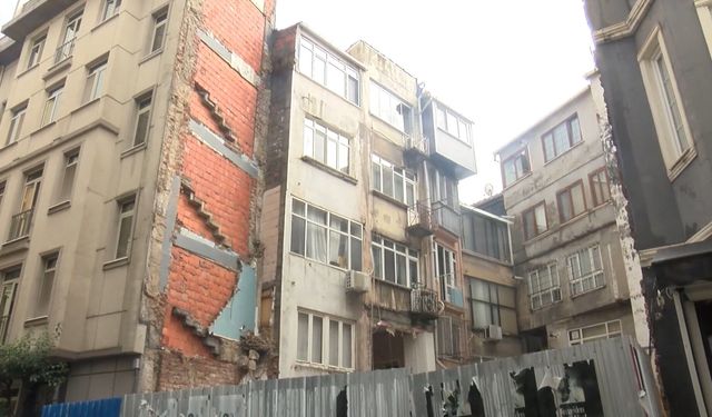 Şişli'de korkutan çökme! Gürültüyü deprem sanan mahalle sokağa döküldü