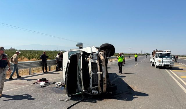 Tarım işçilerini taşıyan minibüs devrildi
