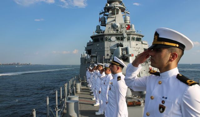TCG Oruçreis, ABD'nin 250. yıl kutlamaları için New York'ta