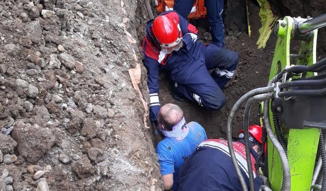 Trabzon'da altyapı kazısında göçük: İşçi toprak altından kurtarıldı
