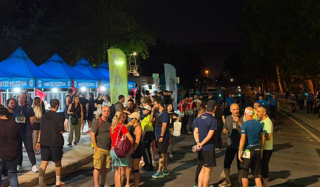 Türkiye'nin ilk gece maratonu Sarıyer'de koşuldu