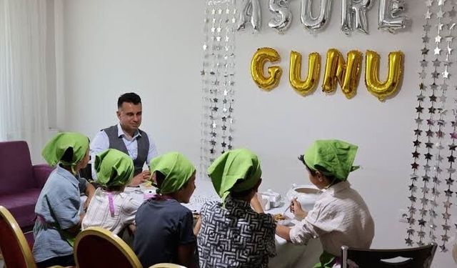 Erzurum'da Anlamlı Muharrem Etkinliği! Devlet Korumasındaki Çocuklardan Aşure İkramı