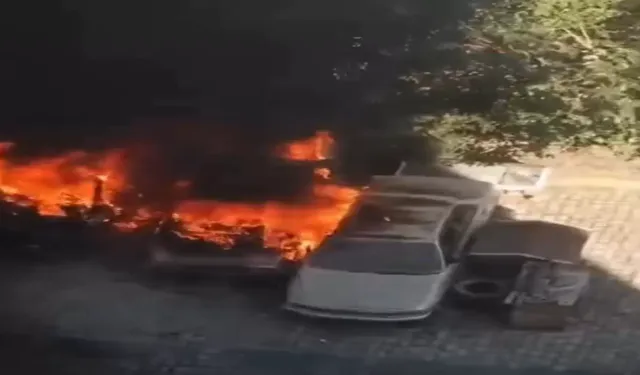 Gemlik’te Otomobil Yangını: 3 Araç Kullanılamaz Hale Geldi