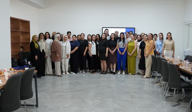 Keçiören'de ailelere ergenlik eğitimi! Uzmanlardan sağlıklı iletişim önerileri