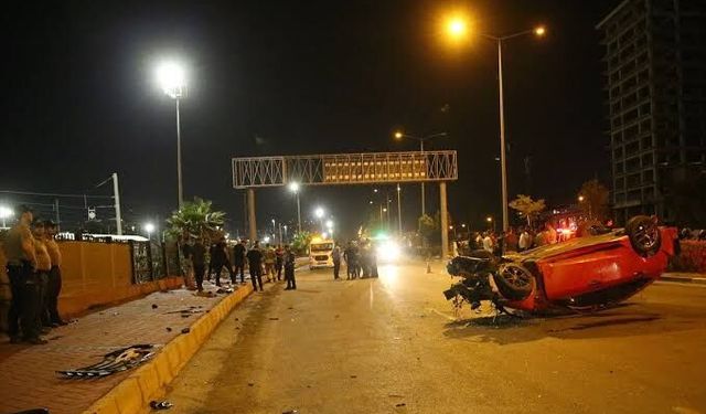 İskenderun'da Feci Kaza: Otomobil Devrildi, 2 Kişi Yaşamını Yitirdi