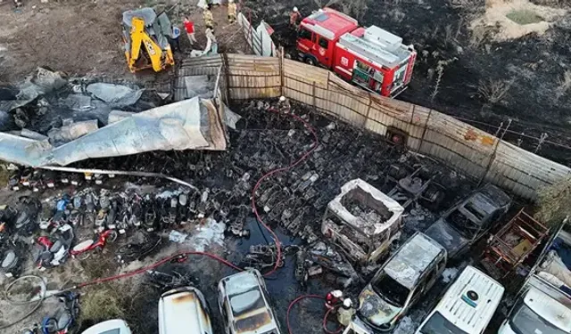 Bornova'daki Yediemin Otoparkında Büyük Yangın: 50 Motosiklet ve 12 Araç Küle Döndü