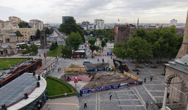 Kayseri'de beton mikseri pompası patladı: Yoldan geçen kişi yaralandı