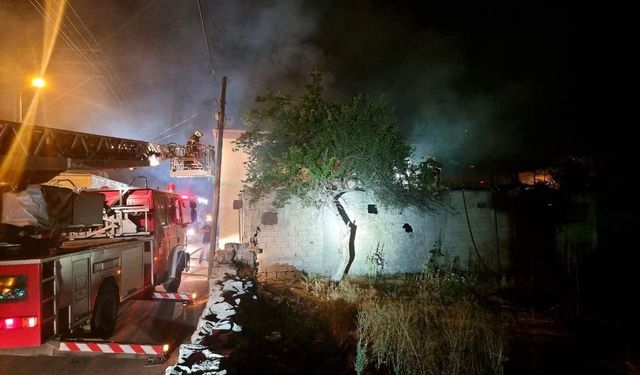 Kayseri'de Müstakil Ev Alevlere Teslim Oldu! Ev Kullanılamaz Hale Geldi