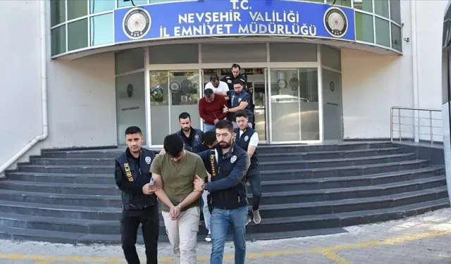 'Sahte Gelin' Tuzağı Çöktü: Evlilik Vaadiyle 1 Milyon Liralık Vurgun Yapan 2 Kadın Tutuklandı