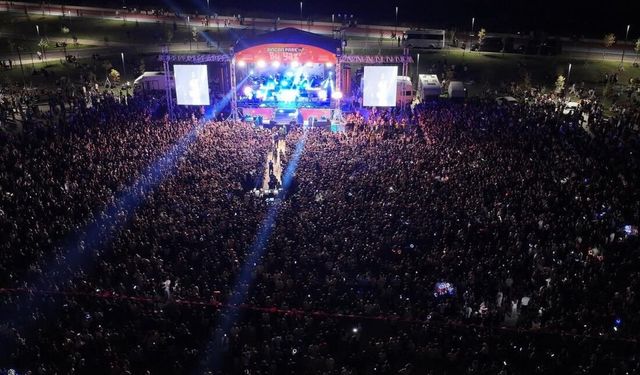 Erkal Sonel, Sincan Yaz Konserleri'nde sahne aldı