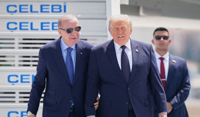 Erdoğan, Trump ile Kol Kola!