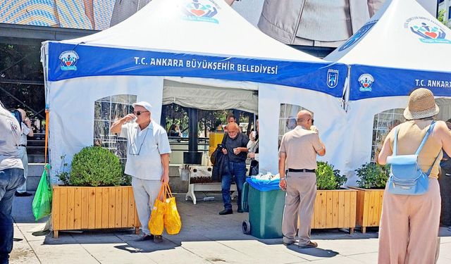 Kızılay Meydanı'nda sıcak havaya karşı serinlik molası