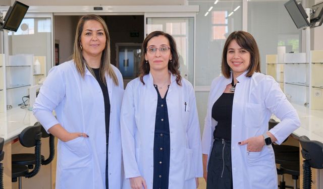 ÜÇ KADIN AKADEMİSYENDEN AKCİĞER KANSERİ TEDAVİSİ İÇİN NANOTAŞIYICI SİSTEM PROJESİ
