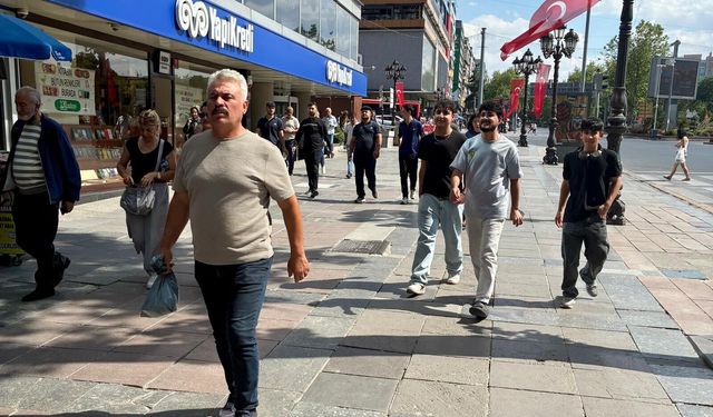 Yollar Hala Kapalı, Ankaralı Yürüyor!