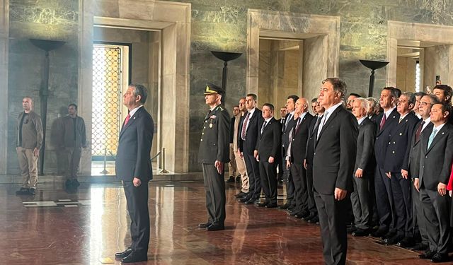 YENİ Parti'nin İlk Durağı Anıtkabir!