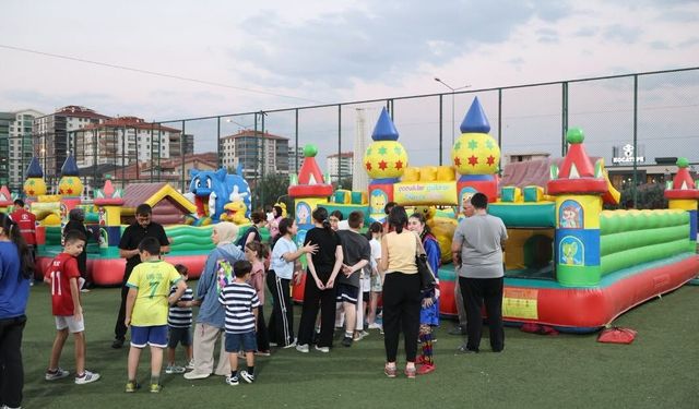 Pursaklar’da çocuk şenliği mahalle mahalle neşe saçtı